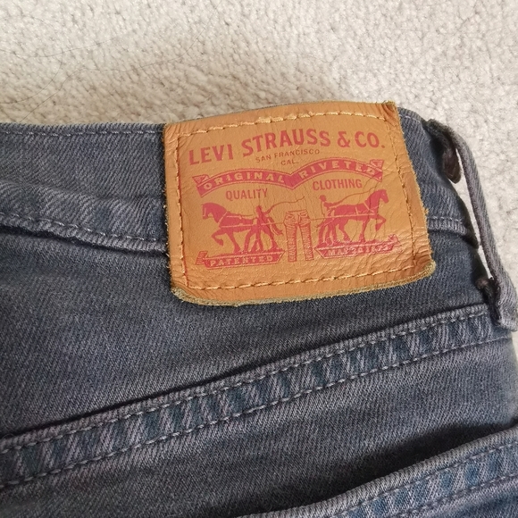 Aritzia / Levi's black straight leg - Picture 5 of 9